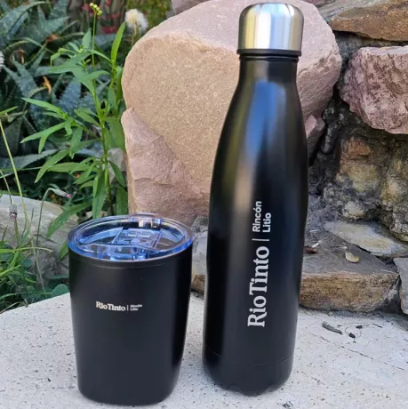 Botella y vaso termico con logo