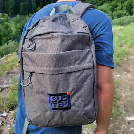 Mochila con bordado