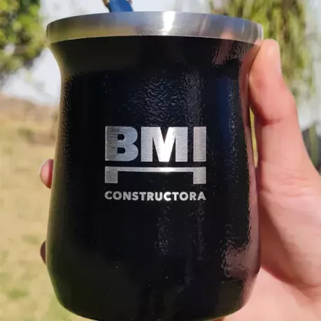 Mate importado con logo grabado