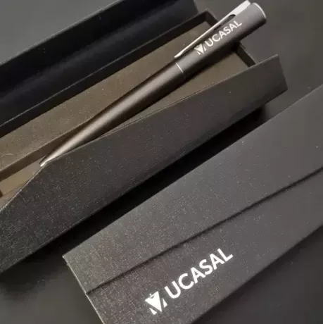 Boligrafo y estuche personalizado