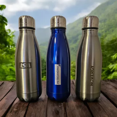 Botellas con logo grabado
