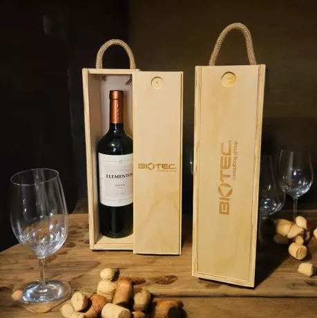 Caja para vino con logo grabado