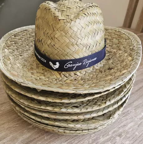 Sombrero con cinta estampada