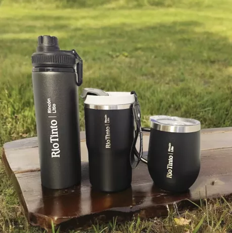 Jarros y botellas con logo