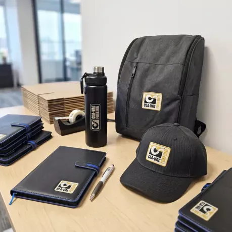 Kit con logo Claval