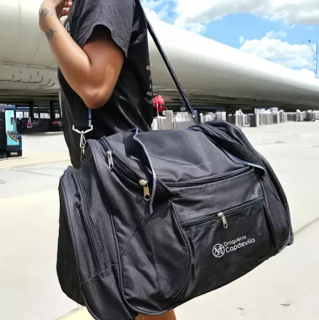 Bolso de viaje con logo estampado