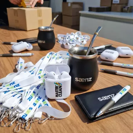 Kit de productos personalizados. Cliente: Saenz