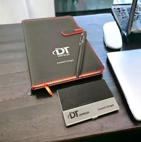 Set de escritorio con logo