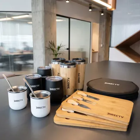 Kit de productos personalizados. Cliente: Directv