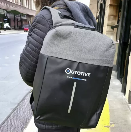 Mochila premium con logo estampado