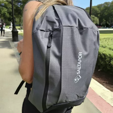 Mochila con logo estampado