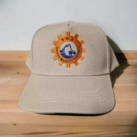 Gorra con bordado